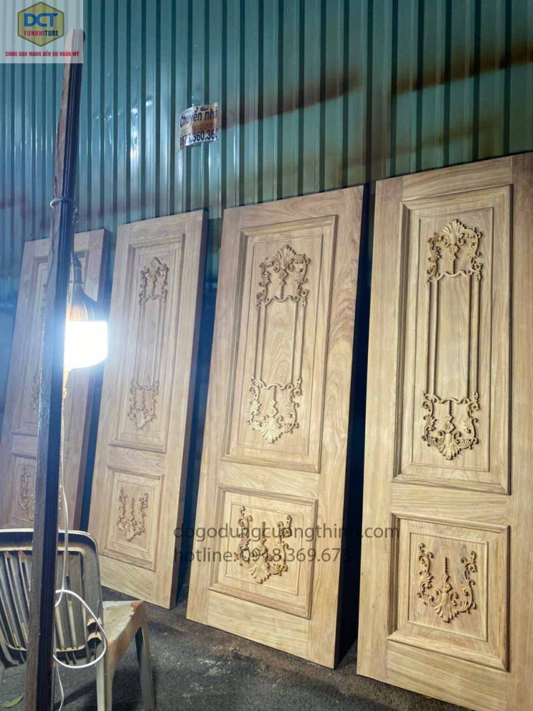 Mẫu cửa phòng tân cổ điển đẹp